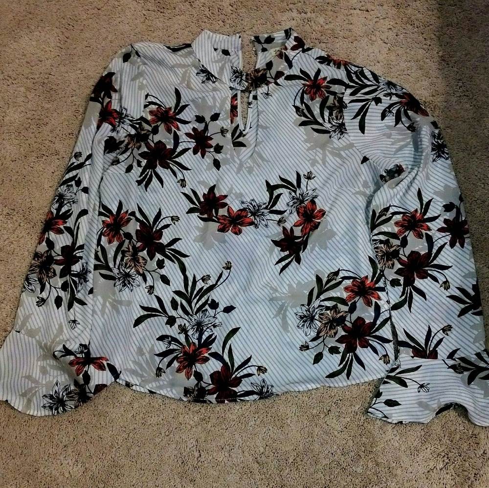 Decorative Bell sleeve top